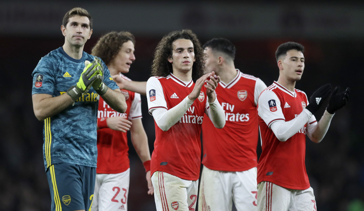 凤凰主帅：一门奥鲁维米伤势复杂，18岁麦卡伦将在下轮首发（凤凰主帅：主力门将奥鲁维米伤情复杂，18岁麦卡伦将于下轮首发）