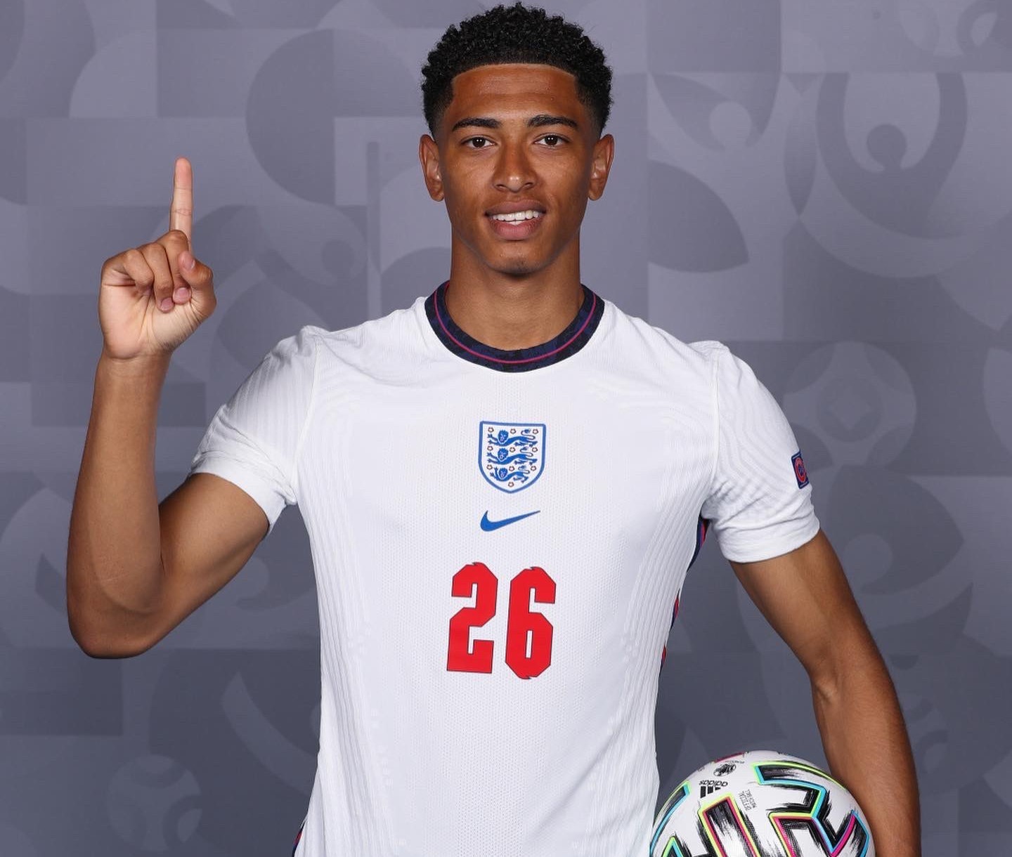 罗马诺：利物浦对伊萨克的首份报价为1.2亿镑+浮动（罗马诺：利物浦首报1.2亿英镑+浮动条款求购伊萨克）