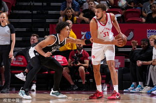 传承足球明星联赛“川辽对决”再现甲A经典，“四川雄起”唤起一代球迷记忆（传承足球明星联赛川辽再相逢，甲A经典重现，“四川雄起”勾起一代球迷回忆）