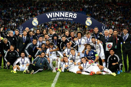 阿森纳客场2-1战胜阿斯顿维拉，维拉绝杀，阿森纳争冠形势艰难。（阿森纳客场2-1击败阿斯顿维拉，维拉读秒绝杀，枪手争冠前景堪忧）