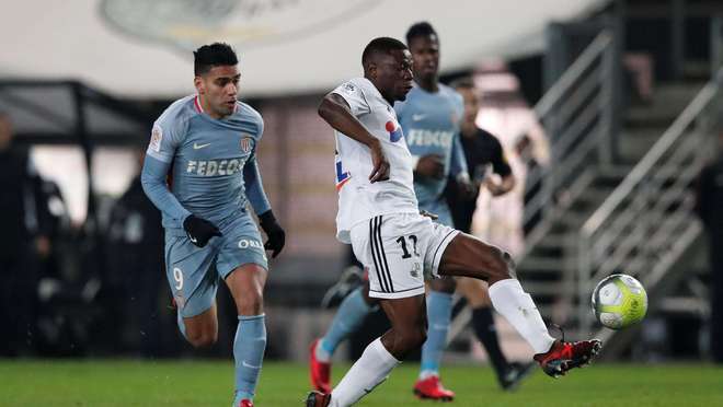 如何彻底解决“射门脚软”？（告别射门脚软：彻底改善的实战方案）