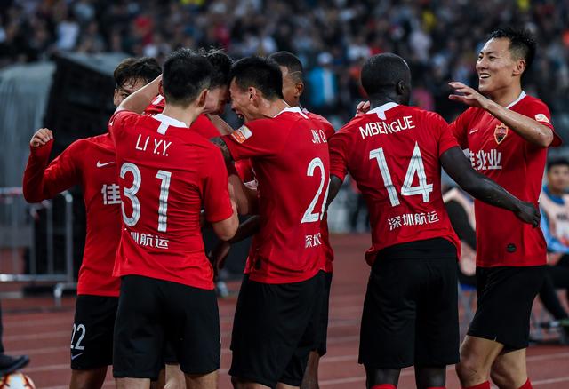 曼联接洽英超中场跑不死，或替代巴莱巴成目标！切尔西已直接问价（曼联洽谈英超铁肺中场，或改以其取代巴莱巴为新目标；切尔西已直接询价）